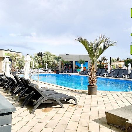 Moonstar Apartment - Spa N Pools Beach Resort Mamaia Ngoại thất bức ảnh