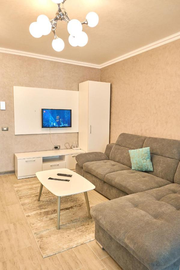 Moonstar Apartment - Spa N Pools Beach Resort Mamaia Ngoại thất bức ảnh