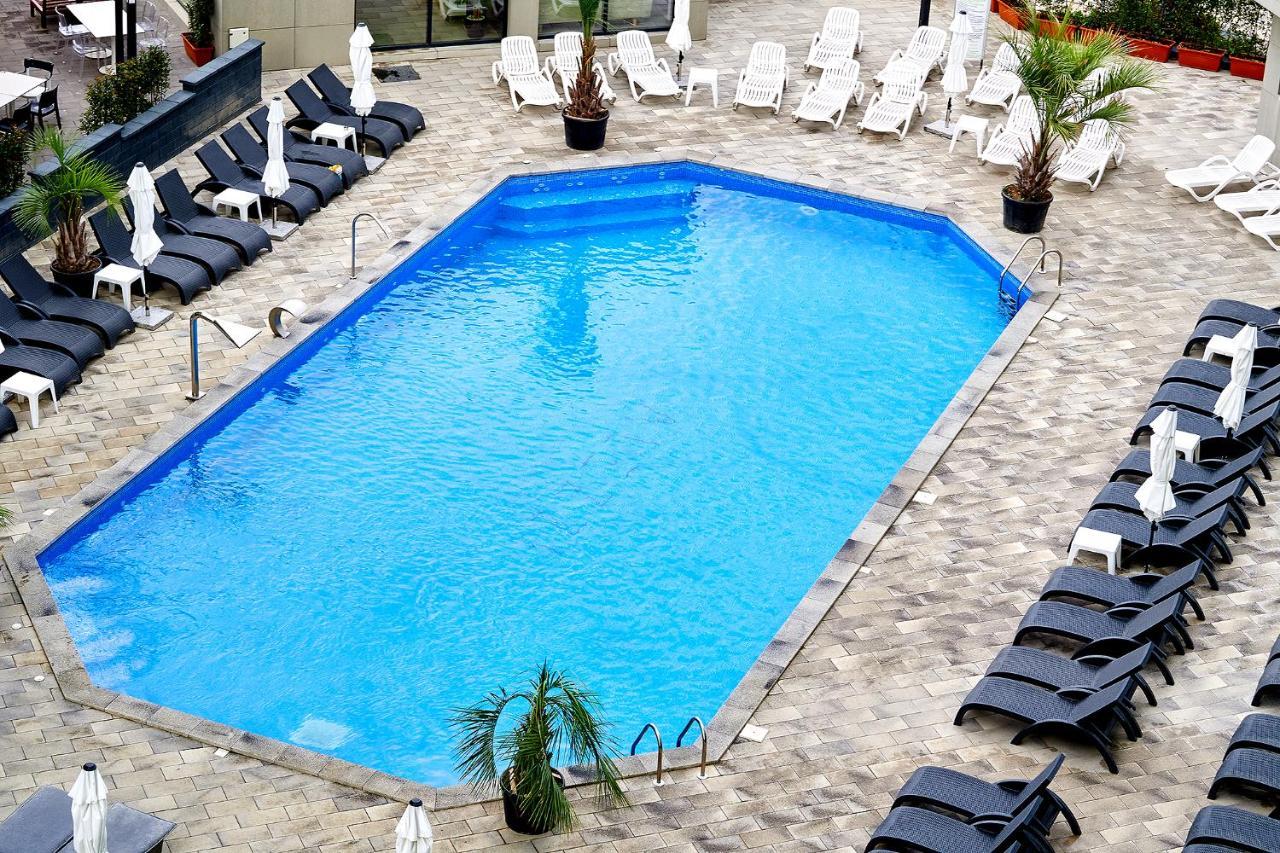 Moonstar Apartment - Spa N Pools Beach Resort Mamaia Ngoại thất bức ảnh