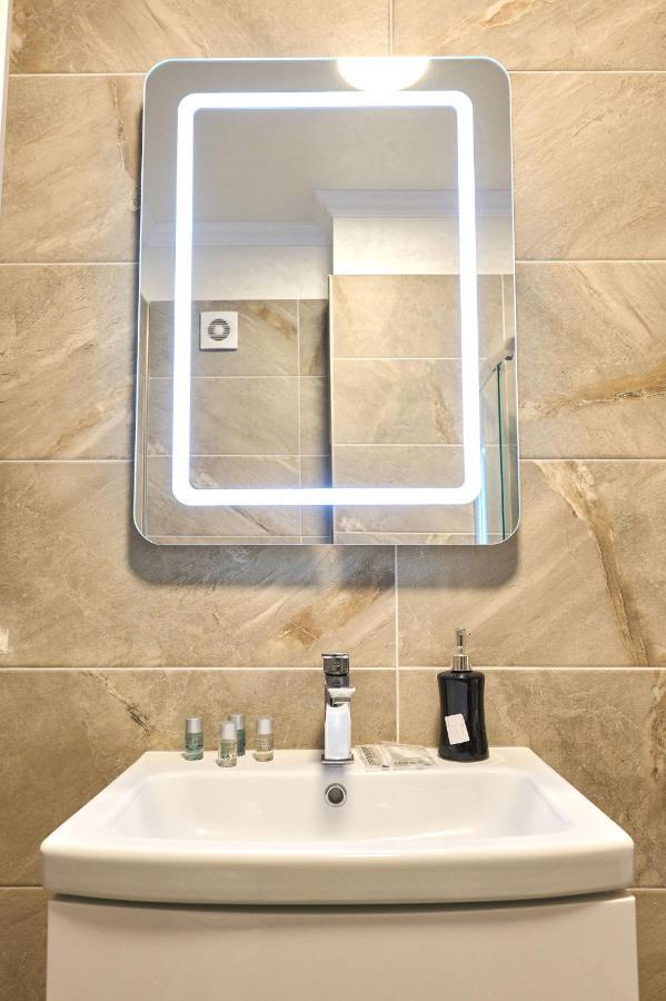 Moonstar Apartment - Spa N Pools Beach Resort Mamaia Ngoại thất bức ảnh