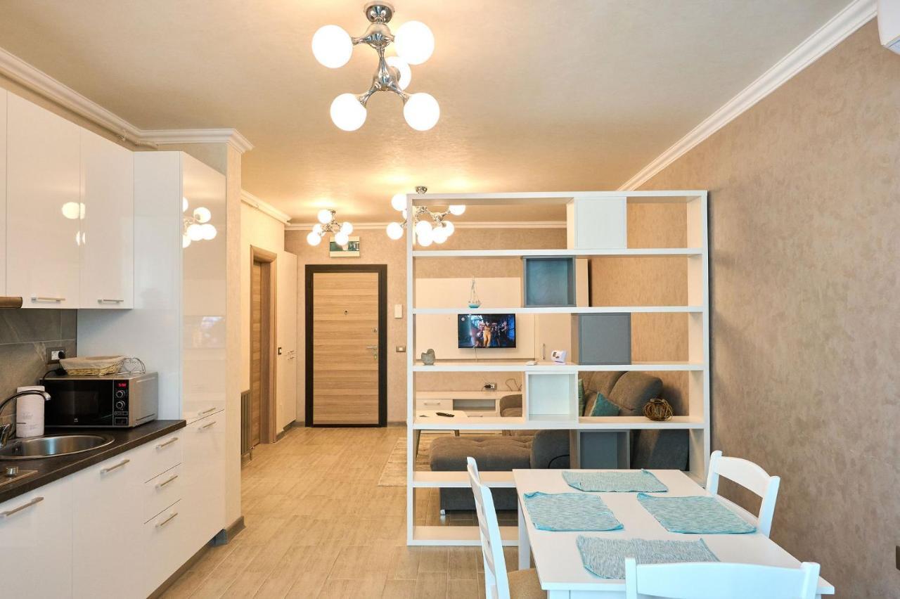 Moonstar Apartment - Spa N Pools Beach Resort Mamaia Ngoại thất bức ảnh
