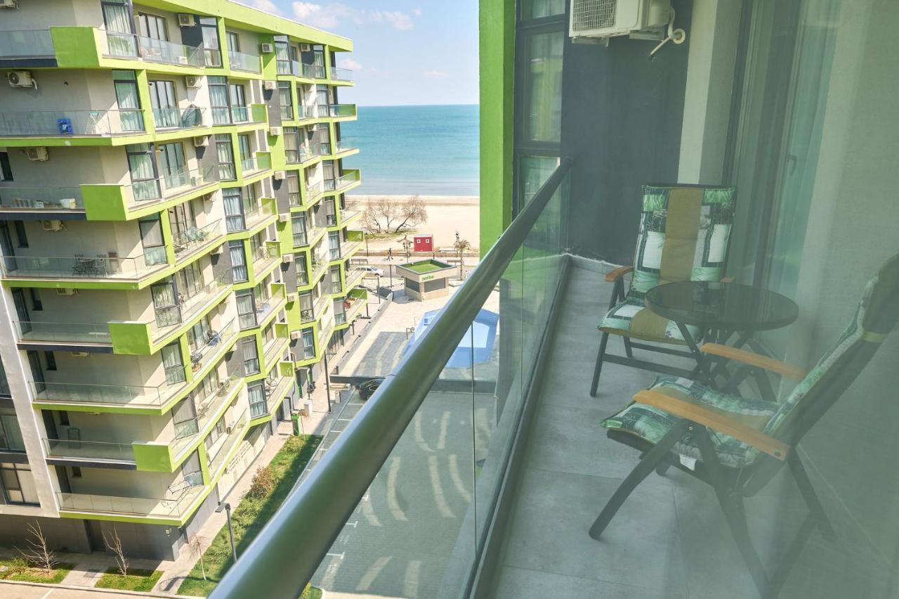 Moonstar Apartment - Spa N Pools Beach Resort Mamaia Ngoại thất bức ảnh
