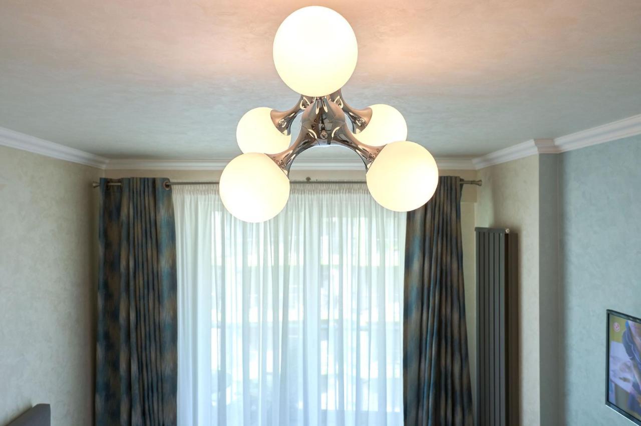 Moonstar Apartment - Spa N Pools Beach Resort Mamaia Ngoại thất bức ảnh